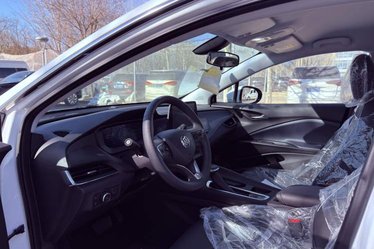 Used Buick Velite 6 2024 450km Range Commuter Version Interior 1