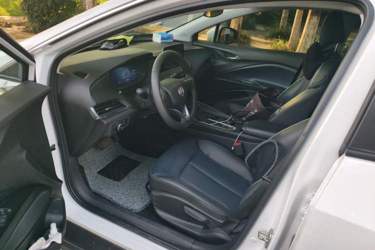 Used Buick Velite 6 2024 450km Range Commuter Version Interior 3