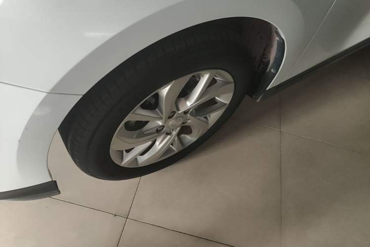 Used Buick Velite 6 2024 450km Range Commuter Version Left Front Wheel Hub