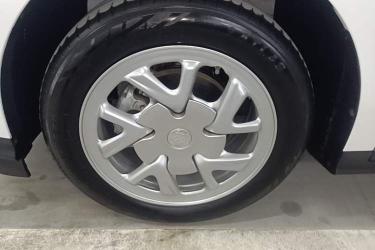 Used Buick Velite 6 2024 450km Range Commuter Version Left Front Wheel Hub