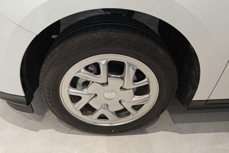 Used Buick Velite 6 2024 450km Range Commuter Version Left Front Wheel Hub