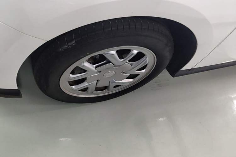 Used Buick Velite 6 2024 450km Range Commuter Version Left Front Wheel Hub