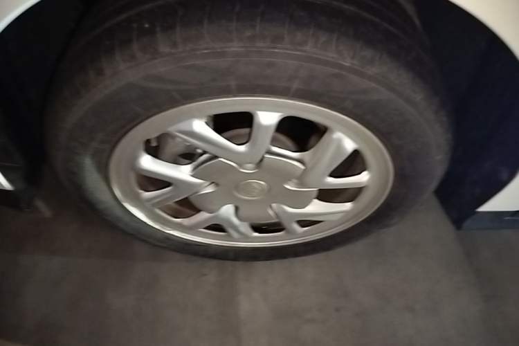 Used Buick Velite 6 2024 450km Range Commuter Version Left Front Wheel Hub