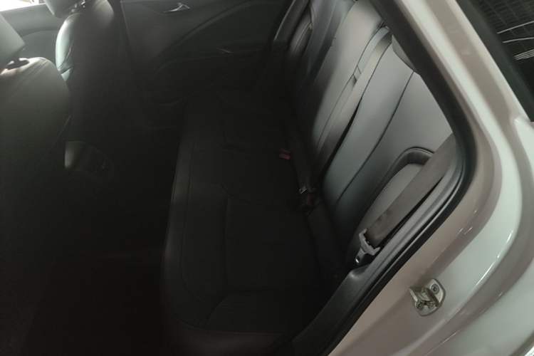 Used Buick Velite 6 2024 450km Range Commuter Version Left Rear Seat