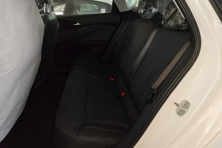 Used Buick Velite 6 2024 450km Range Commuter Version Left Rear Seat