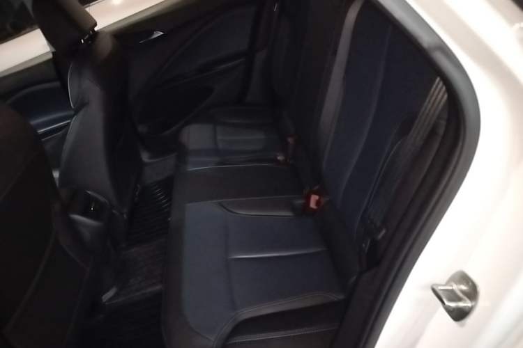 Used Buick Velite 6 2024 450km Range Commuter Version Left Rear Seat