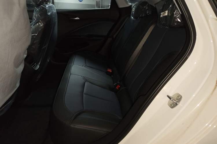 Used Buick Velite 6 2024 450km Range Commuter Version Left Rear Seat