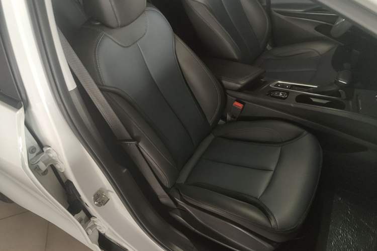 Used Buick Velite 6 2024 450km Range Commuter Version Right Front Seat