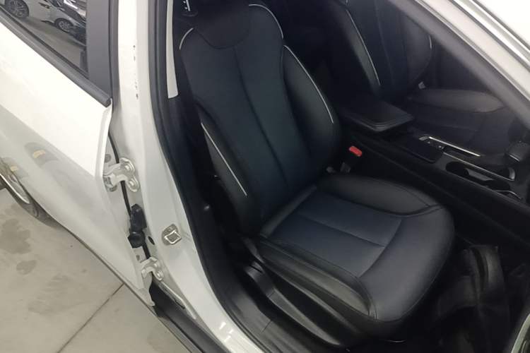 Used Buick Velite 6 2024 450km Range Commuter Version Right Front Seat