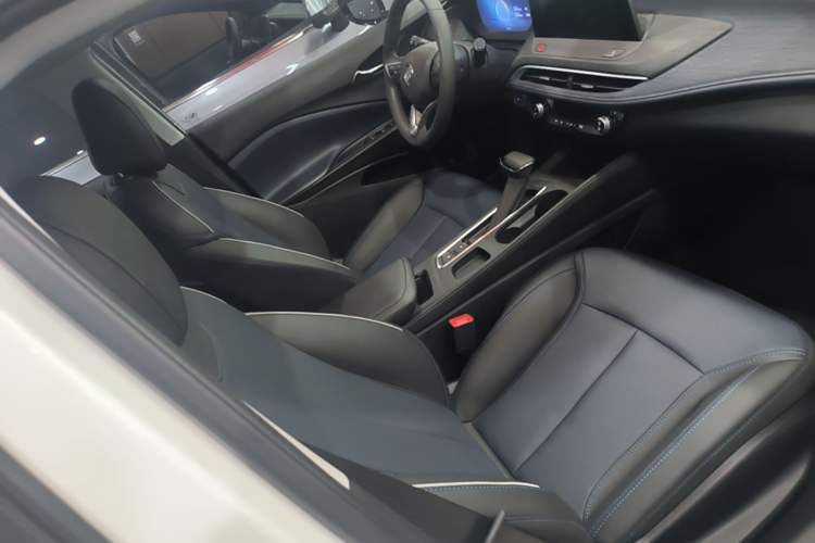 Used Buick Velite 6 2024 450km Range Commuter Version Right Front Seat