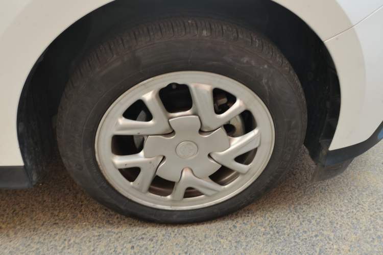 Used Buick Velite 6 2024 450km Range Commuter Version Right Front Wheel Hub