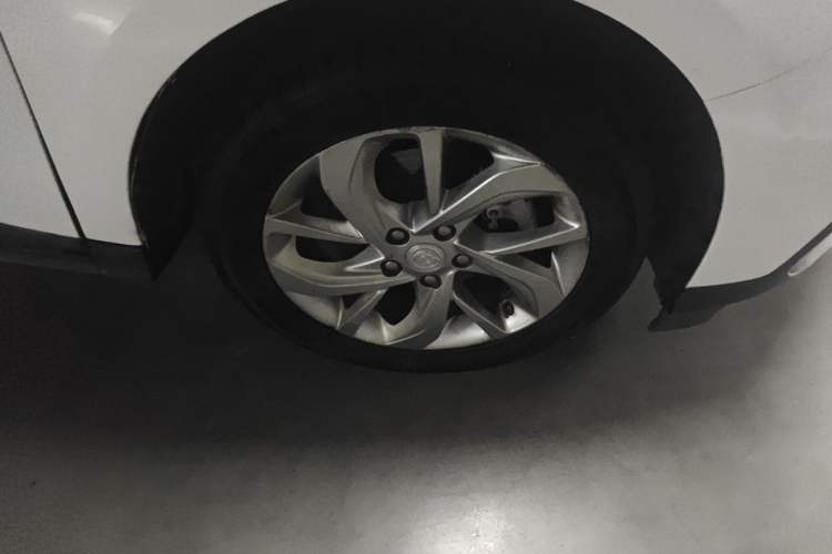 Used Buick Velite 6 2024 450km Range Commuter Version Right Front Wheel Hub