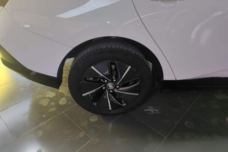 Used Buick Velite 6 2024 430km Comfort Edition Right Rear Wheel Hub