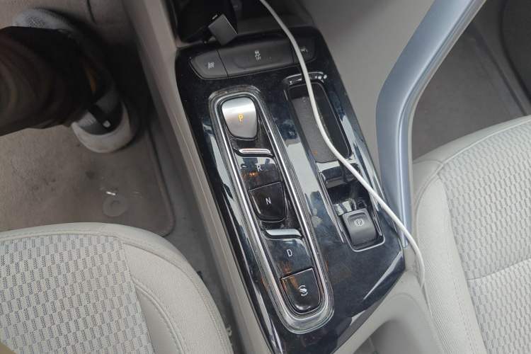 Used Buick Velite 7 2020 652E Connected Smart Edition Gear Lever
