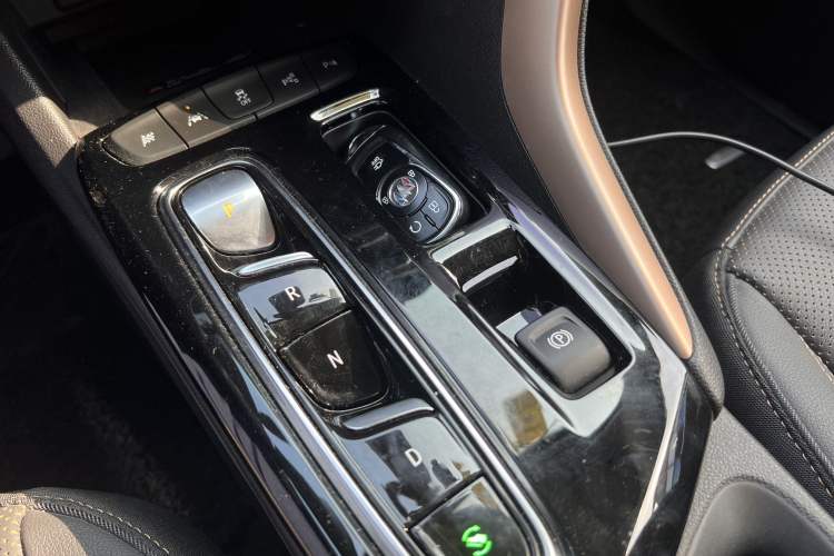 Used Buick Velite 7 2020 652E Connected Smart Car Interior 5
