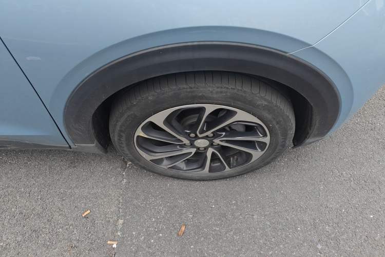 Used Buick Velite 7 2020 652E Connected Smart Edition Right Front Wheel Hub