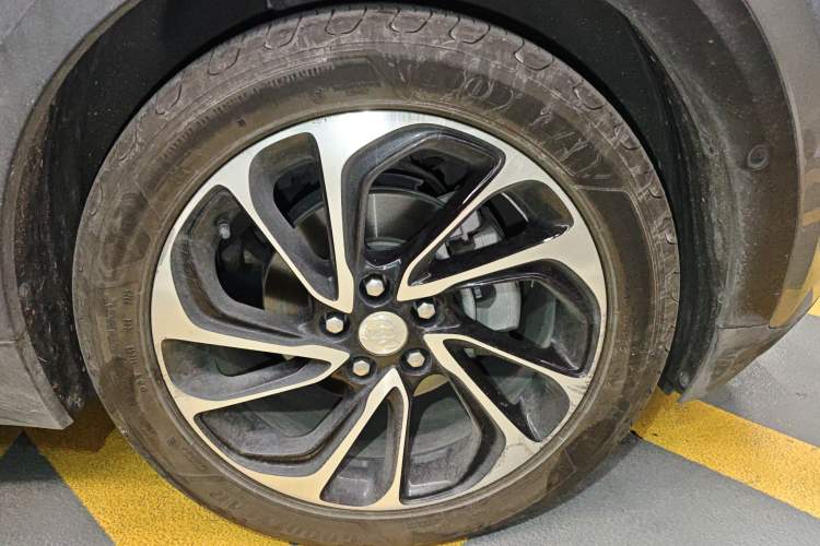 Used Buick Velite 7 2020 652E Connected Smart Car Right Front Wheel Hub