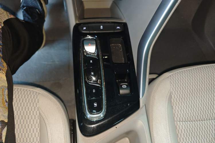 Used Buick Velite 7 2020 652E Connected Smart Edition Gear Lever