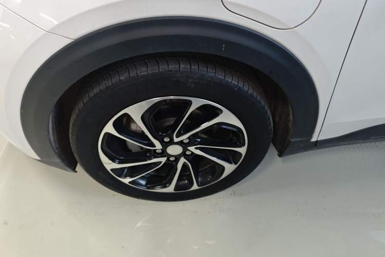 Used Buick Velite 7 2020 652E Connected Smart Edition Left Front Wheel Hub