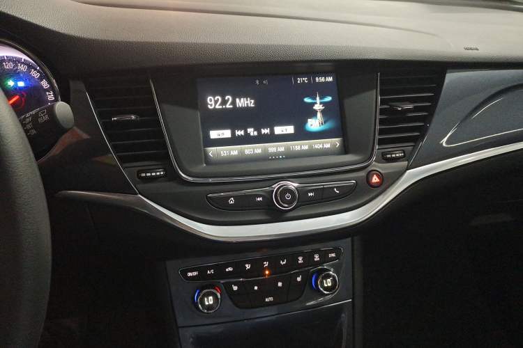 Used Buick Verano 2016 Hatchback 15S Automatic Leading Model Audio And AC Panel