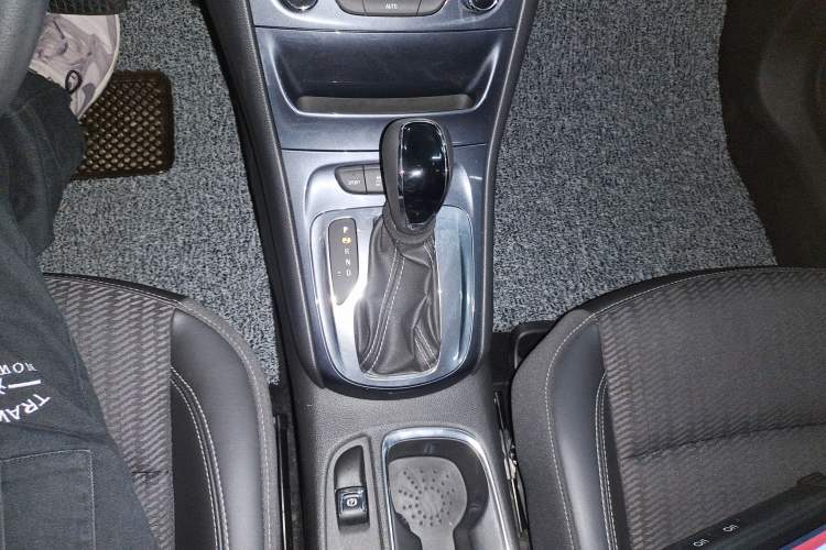 Used Buick Verano 2016 Hatchback 15S Automatic Leading Model Gear Lever