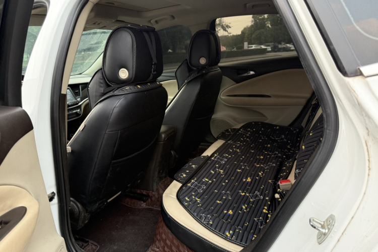 Used Buick Verano 2015 Sedan 15S Manual Entry-Level Model Interior 5