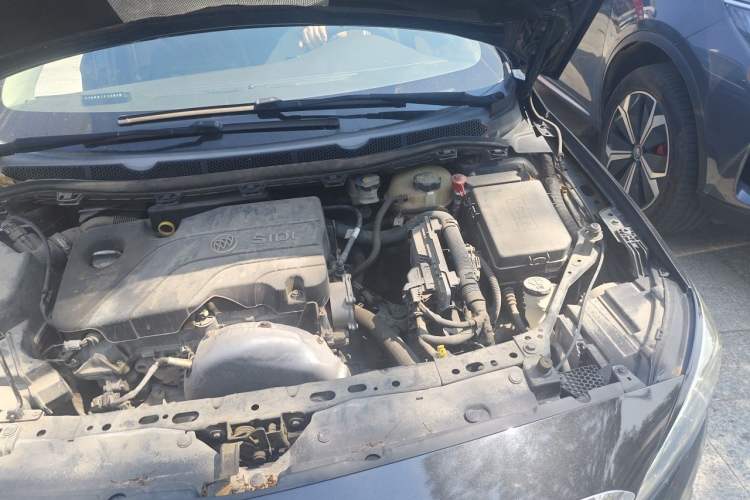 Used Buick Verano 2015 Sedan 15S Manual Entry-Level Model Engine Bay Left