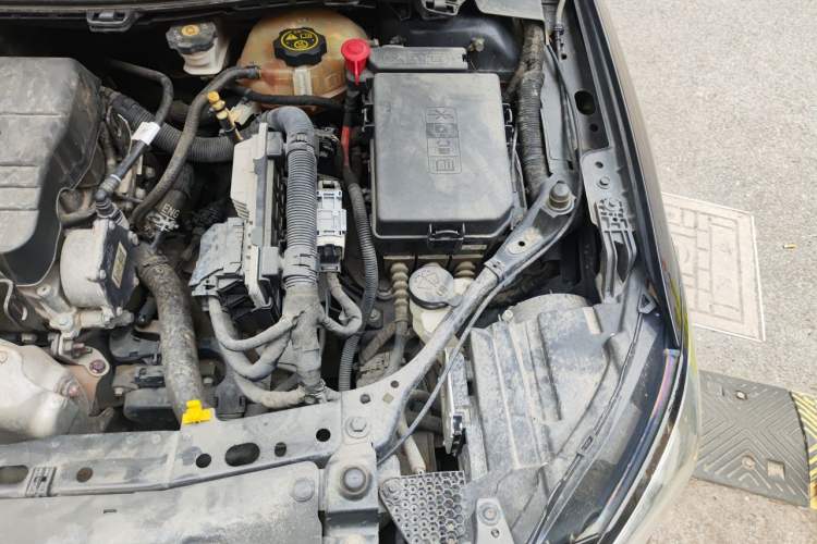Used Buick Verano 2015 Sedan 20T Dual-Clutch Elite Model Engine Bay Left