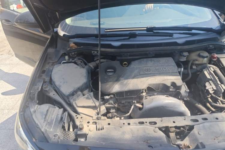 Used Buick Verano 2015 Sedan 15S Manual Entry-Level Model Engine Bay Right