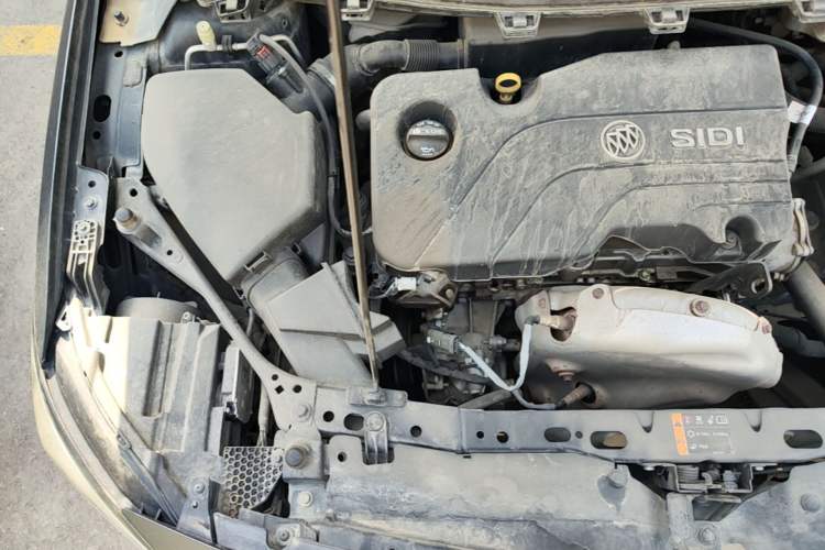 Used Buick Verano 2015 Sedan 15S Manual Entry-Level Model Engine Bay Right