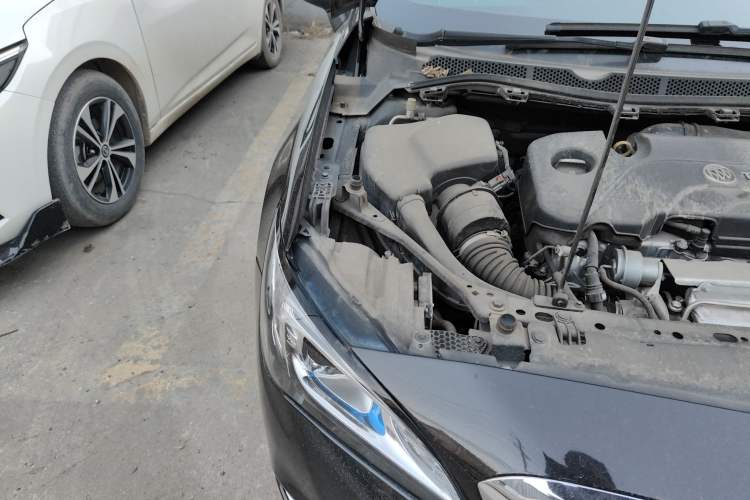 Used Buick Verano 2015 Sedan 20T Dual-Clutch Leading Model Engine Bay Right