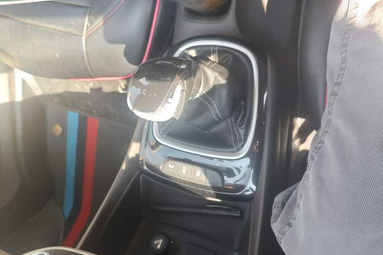 Used Buick Verano 2015 Sedan 15S Manual Entry-Level Model Gear Lever