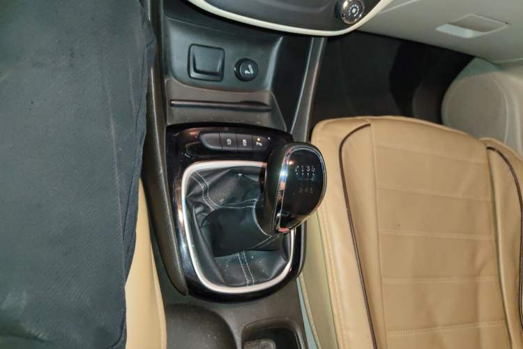 Used Buick Verano 2015 Sedan 15S Manual Entry-Level Model Gear Lever