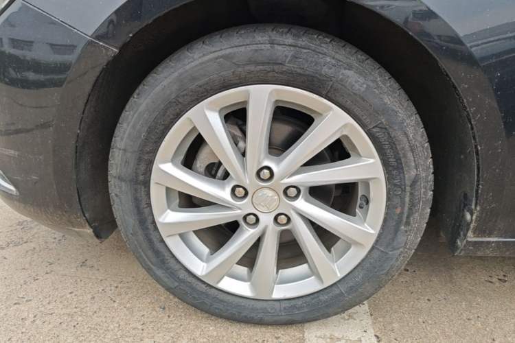 Used Buick Verano 2015 Sedan 15S Automatic Leading Model Left Front Wheel Hub