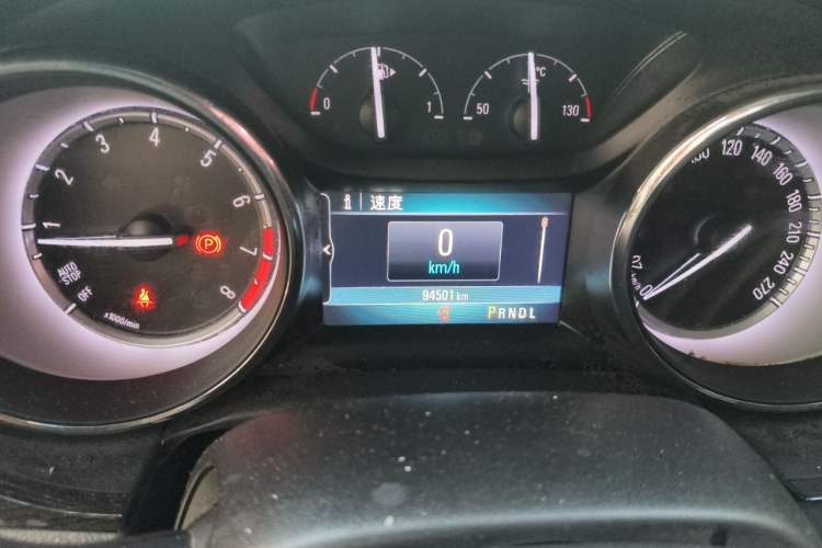 Used Buick Verano 2015 Sedan 20T Dual-Clutch Leading Model Odometer Close Up