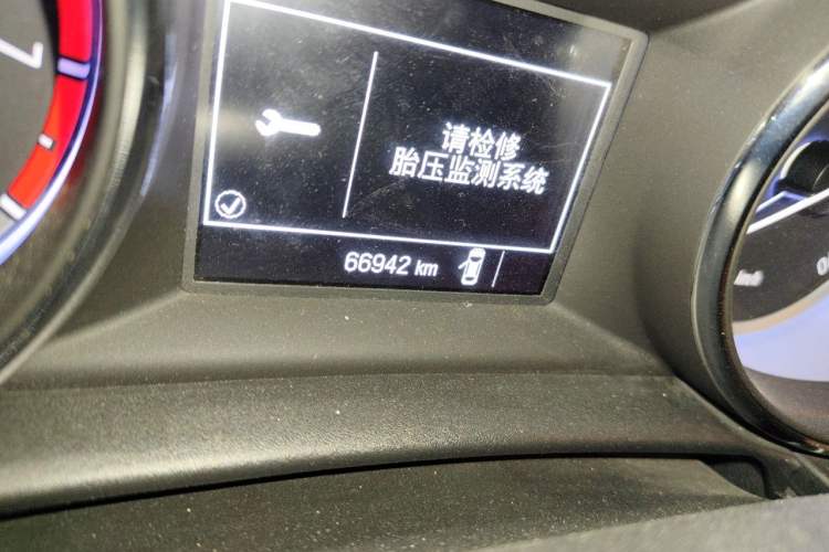 Used Buick Verano 2015 Sedan 15S Manual Entry-Level Model Odometer Close Up