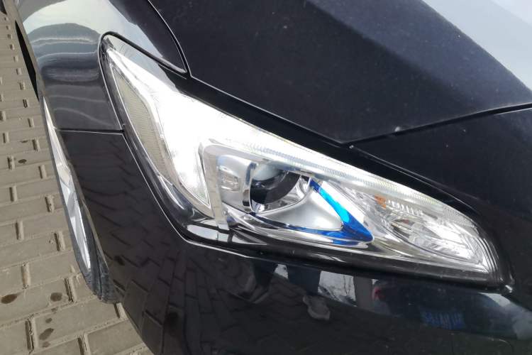 Used Buick Verano 2015 Sedan 15S Automatic Leading Model Right Front Headlight