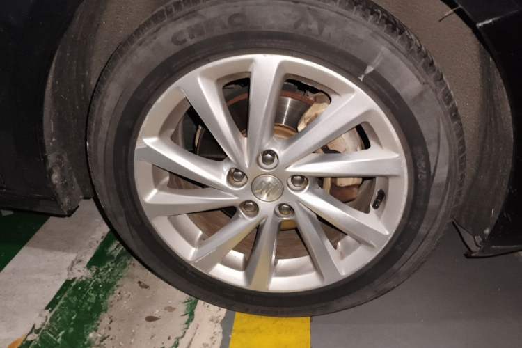 Used Buick Verano 2015 Sedan 15S Manual Entry-Level Model Right Front Wheel Hub