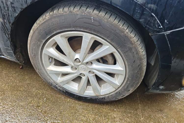 Used Buick Verano 2015 Sedan 15S Automatic Ambition Model Right Front Wheel Hub