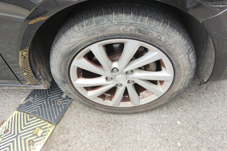 Used Buick Verano 2015 Sedan 20T Dual-Clutch Elite Model Right Front Wheel Hub