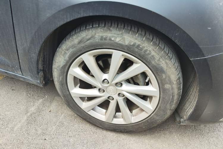Used Buick Verano 2015 Sedan 15S Manual Entry-Level Model Right Front Wheel Hub