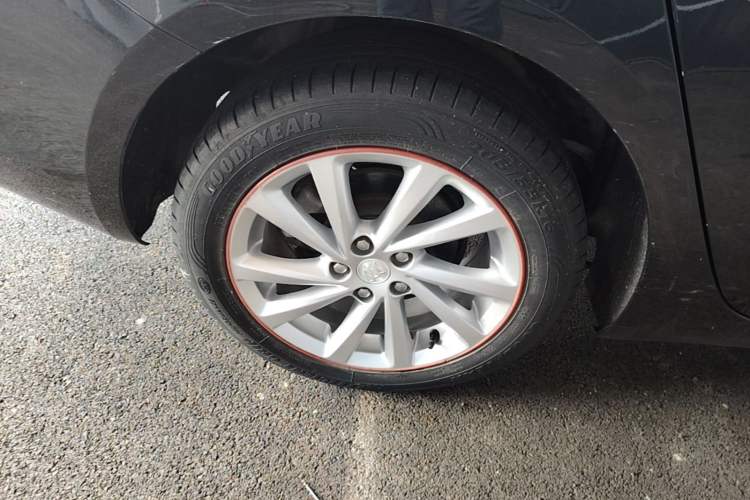 Used Buick Verano 2015 Sedan 15S Automatic Leading Model Right Rear Wheel Hub