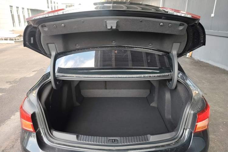 Used Buick Verano 2015 Sedan 15S Automatic Leading Model Trunk