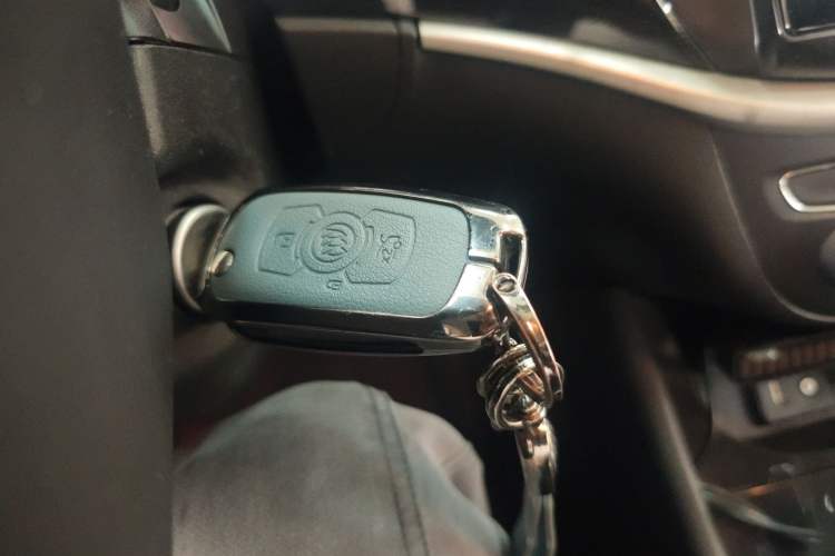 Used Buick Verano 2015 Sedan 20T Dual-Clutch Leading Model Interior 1