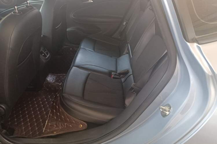 Used Buick Verano 2015 Sedan 20T Dual-Clutch Leading Model Left Rear Seat