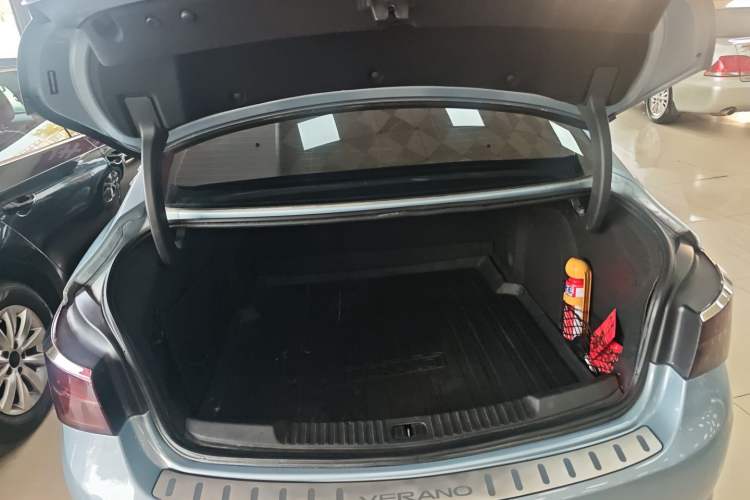Used Buick Verano 2015 Sedan 20T Dual-Clutch Leading Model Trunk