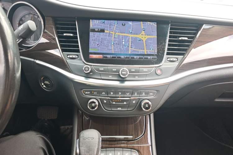 Used Buick Verano 2015 Sedan 20T Dual-Clutch Flagship Model Audio And AC Panel