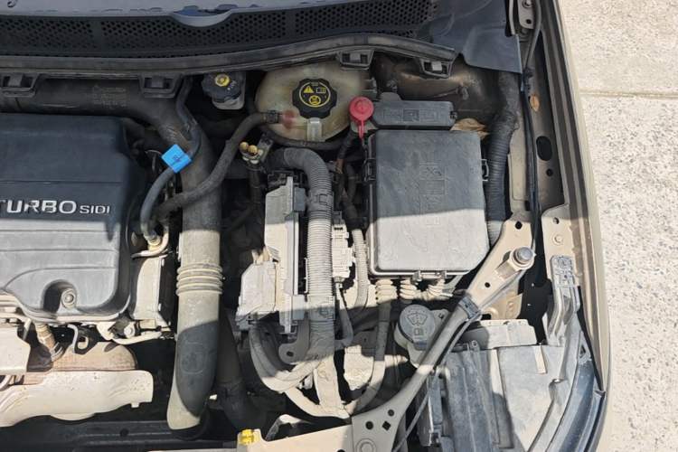 Used Buick Verano 2015 Sedan 20T Dual-Clutch Flagship Model Engine Bay Left