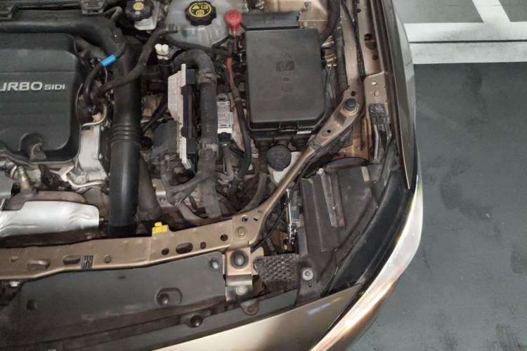 Used Buick Verano 2015 Sedan 20T Dual-Clutch Luxury Model Engine Bay Left