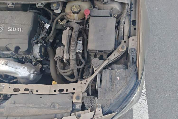 Used Buick Verano 2015 Sedan 15S Automatic Leading Model Engine Bay Left